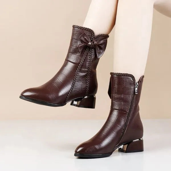 Bota Feminina de  Couro de Cano Médio - Estilo Glacial