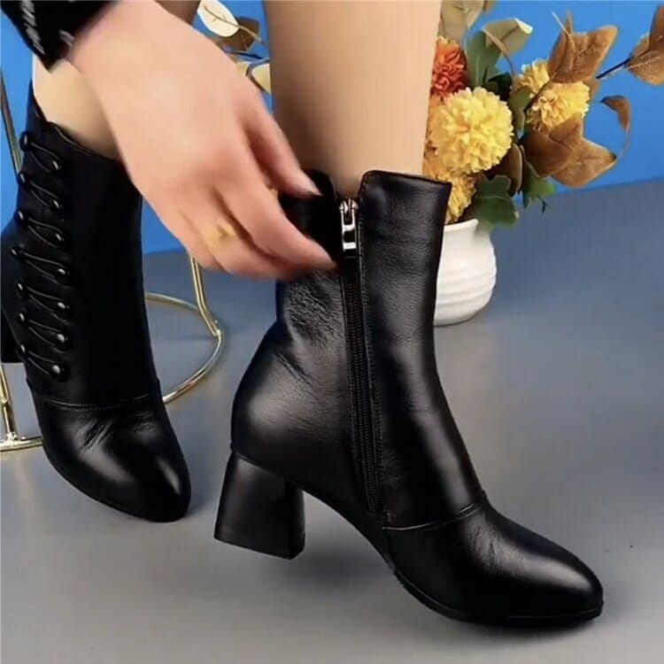 Bota Feminina de Couro e Salto Grosso - Zip Fashion